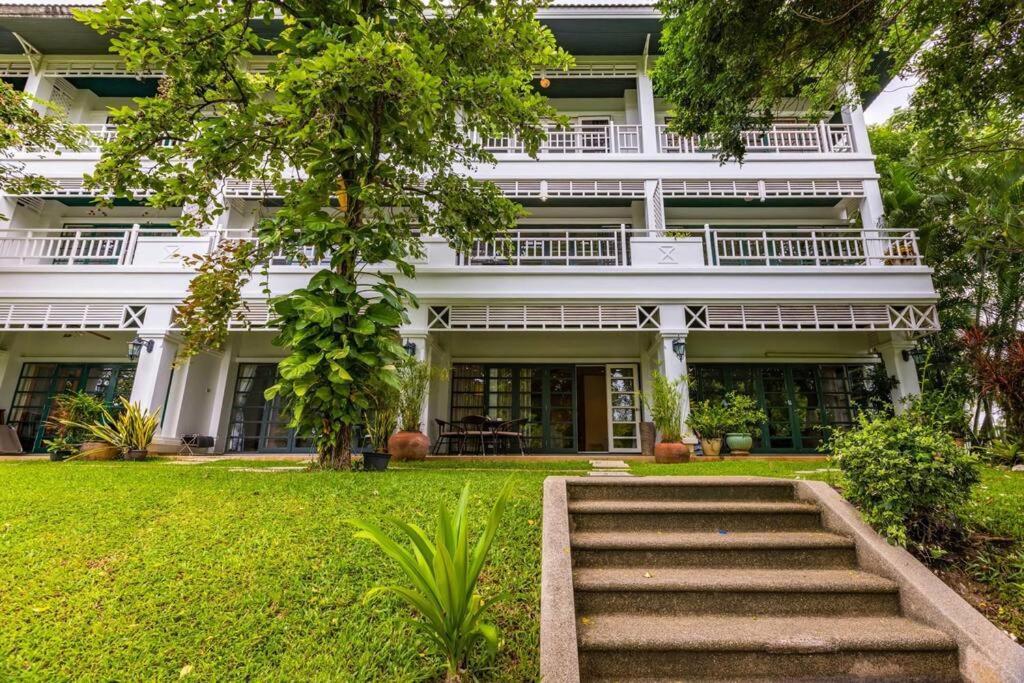 4 Bedroom Townhouse In Great Location! 후아 힌 외부 사진