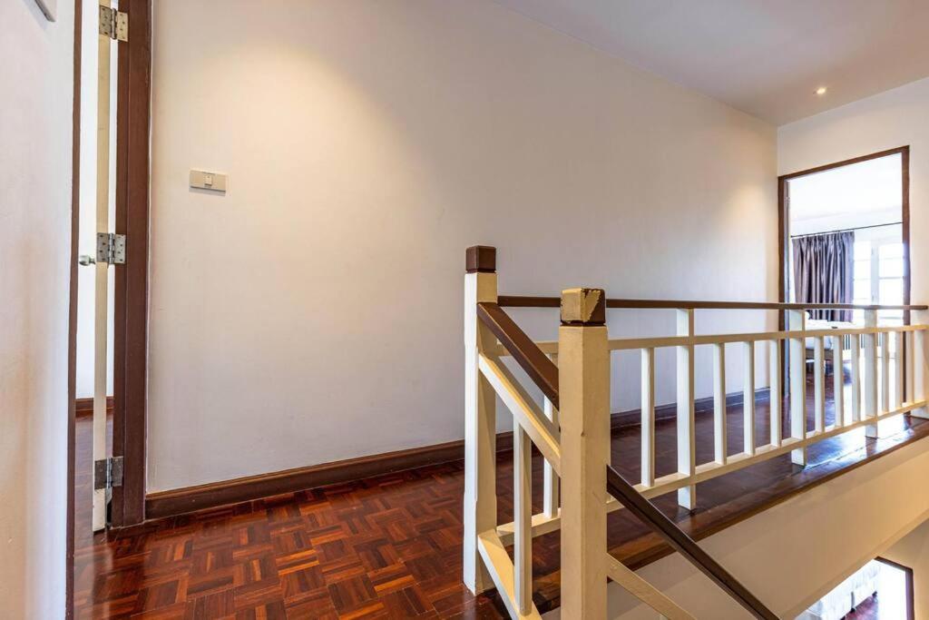 4 Bedroom Townhouse In Great Location! 후아 힌 외부 사진
