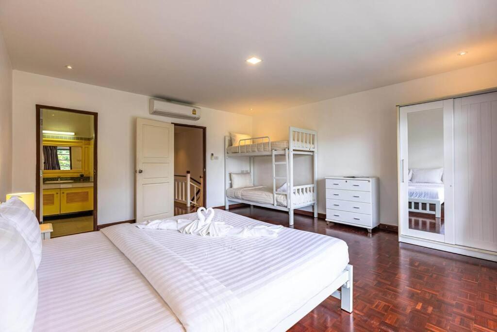 4 Bedroom Townhouse In Great Location! 후아 힌 외부 사진
