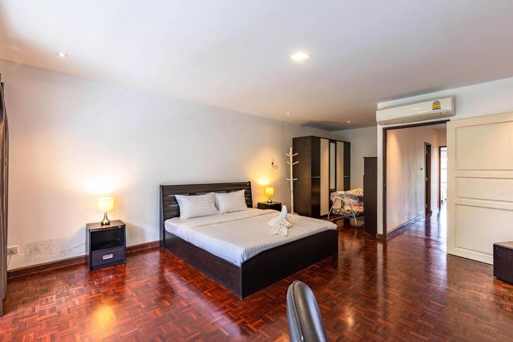 4 Bedroom Townhouse In Great Location! 후아 힌 외부 사진